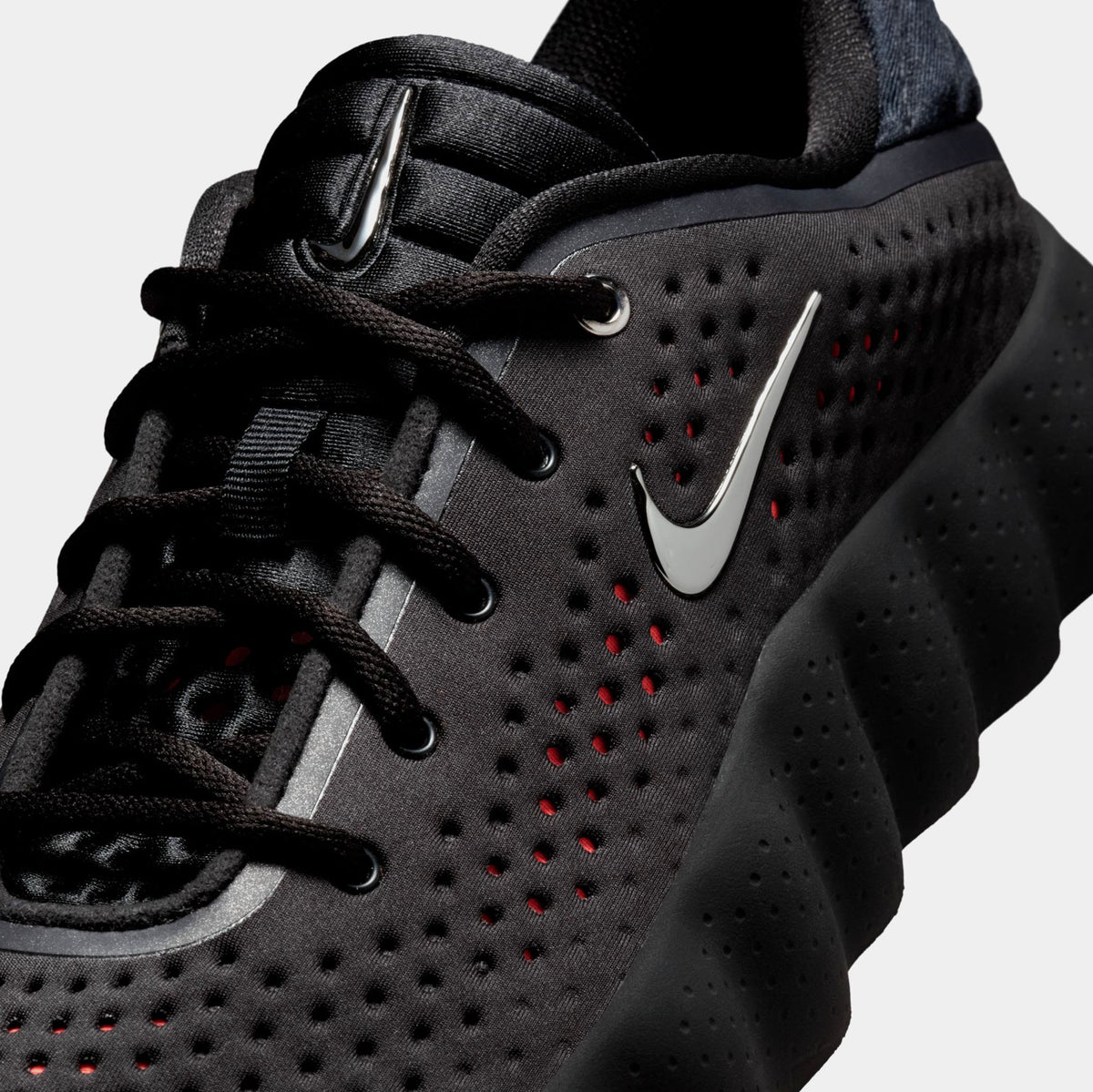 Mind 002 Pregame Mens Running Shoes (Black/Hyper Crimson/Hyper Crimson/Chrome)