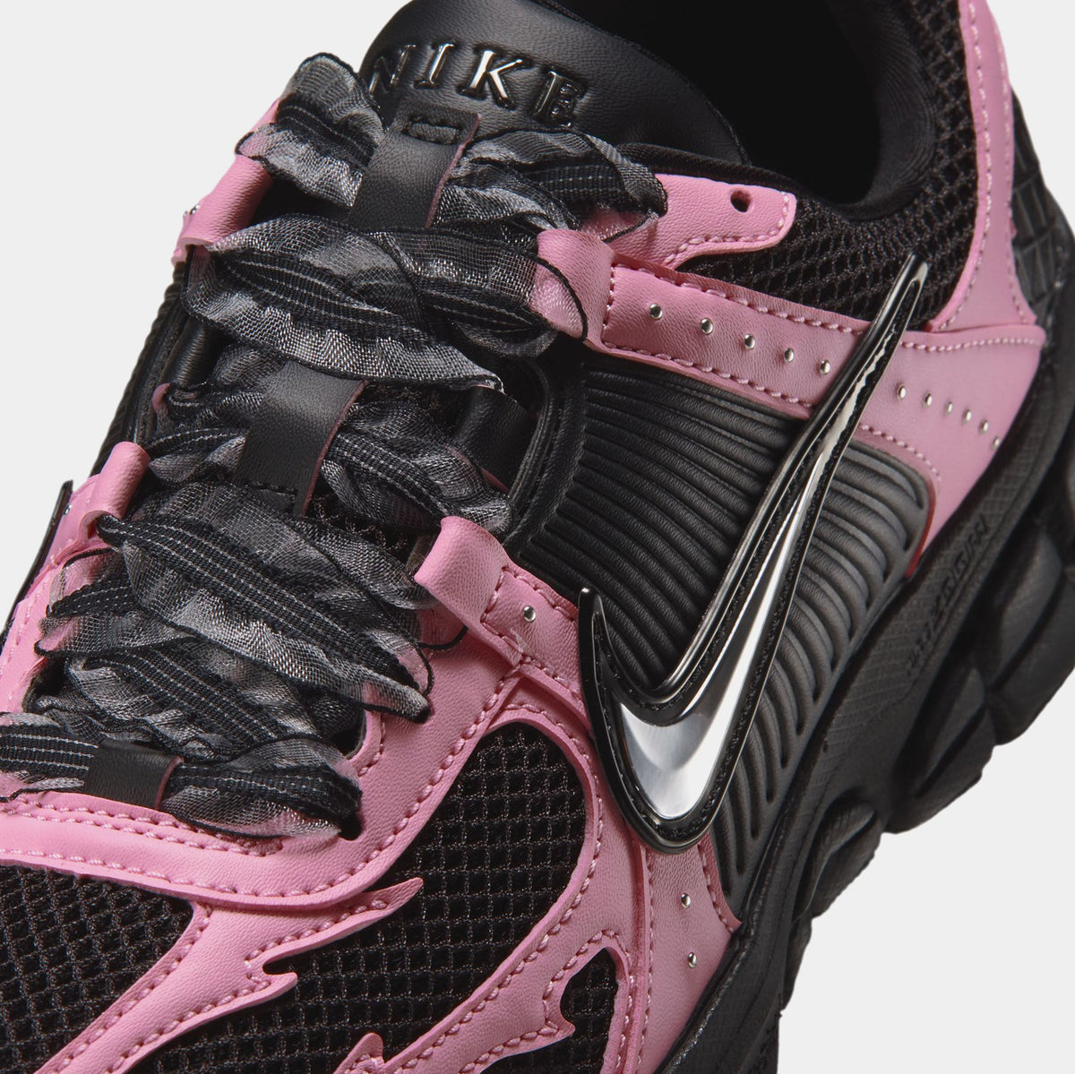 Zoom Vomero 5 Womens Running Shoes (Black/Medium Soft Pink/Metallic Silver)