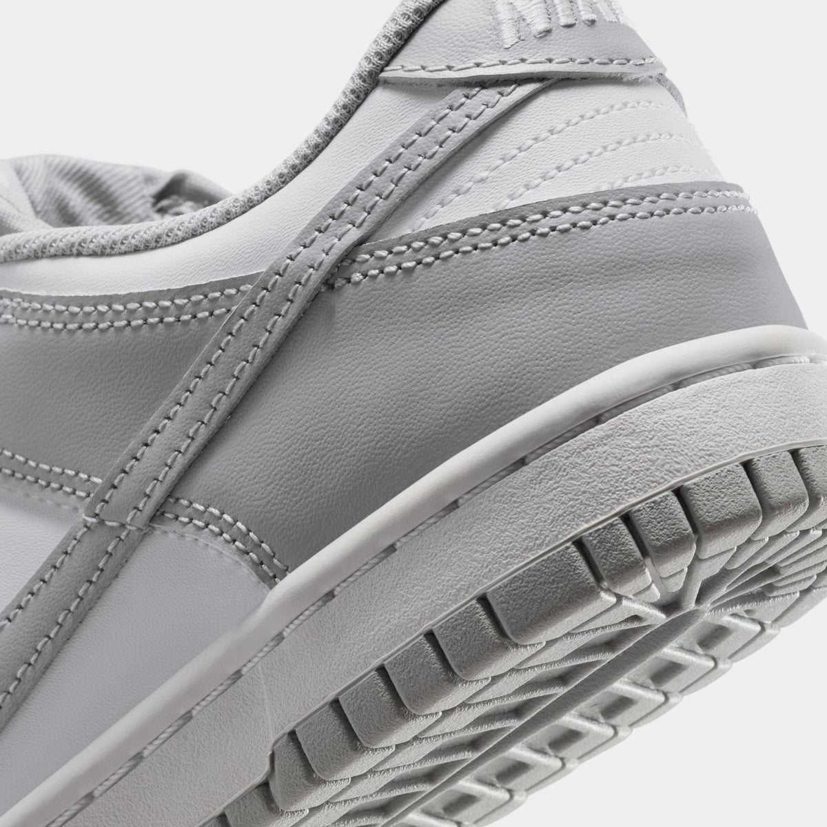 Dunk Low Grade School Basketball Shoes (White/Light Grey/White)