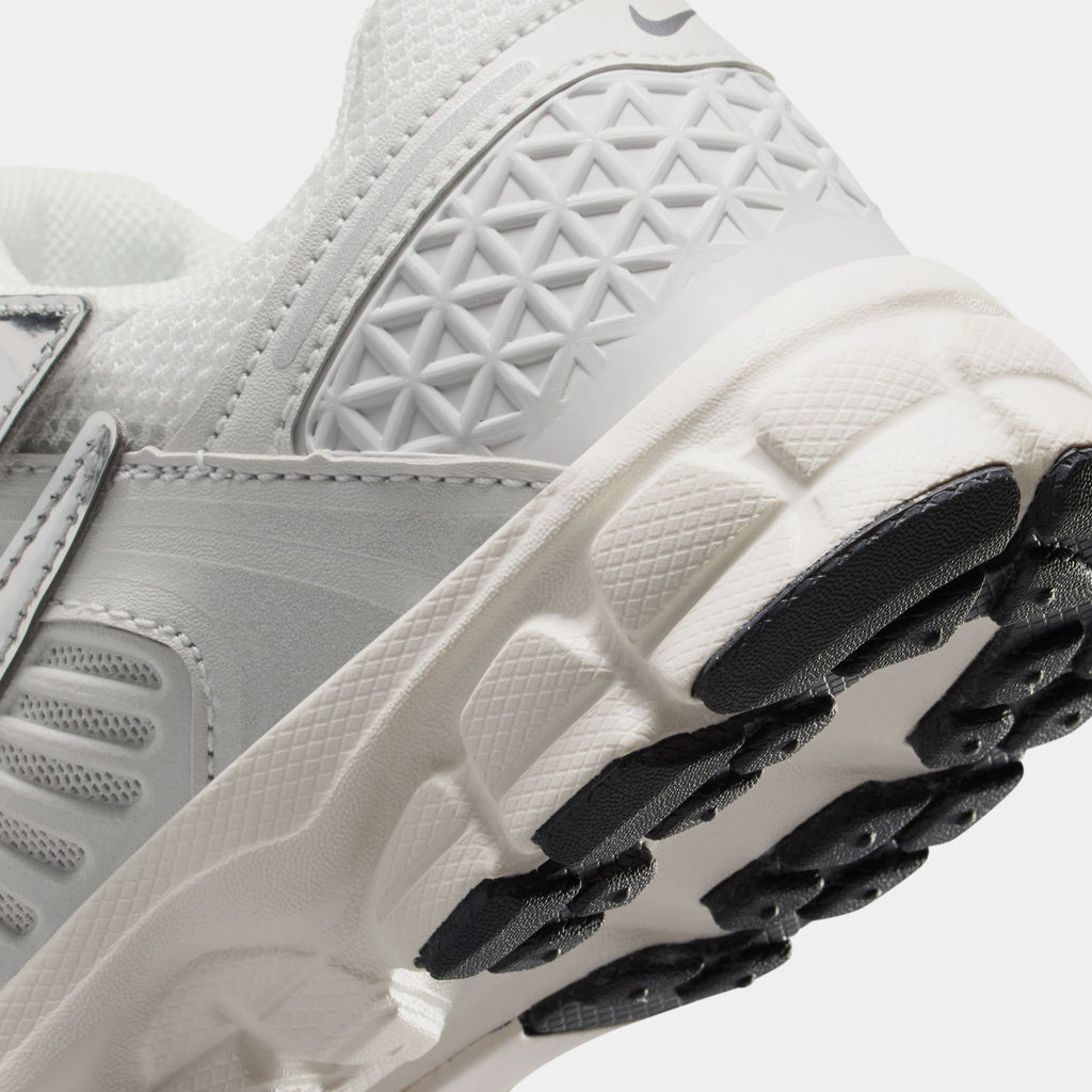 Vomero 5 Preschool Running Shoes (Photon Dust/Gridiron/Sail/Chrome)