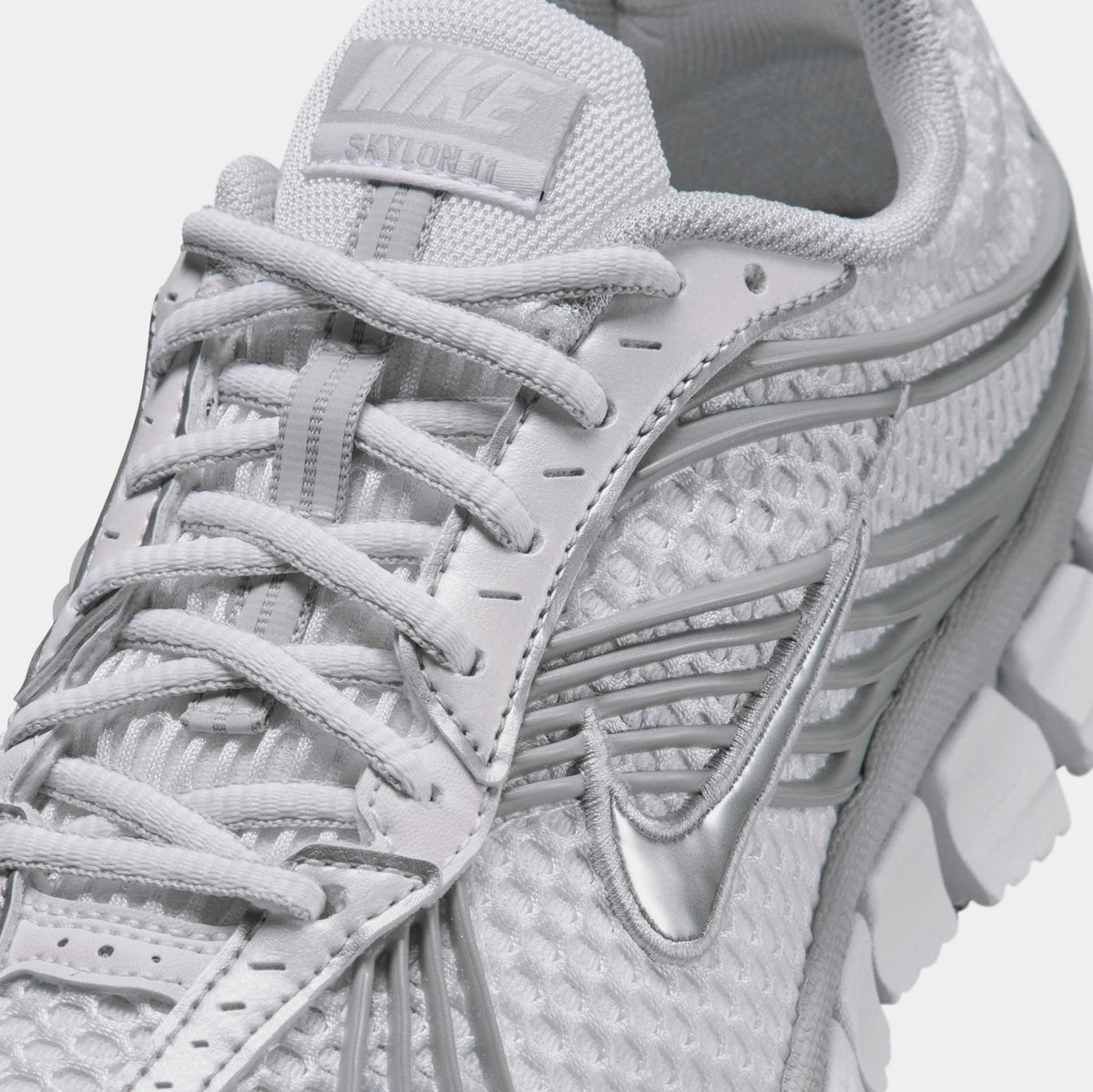 Zoom Skylon 11 Womens Running Shoes (White/Metallic Silver/Grey Fog)