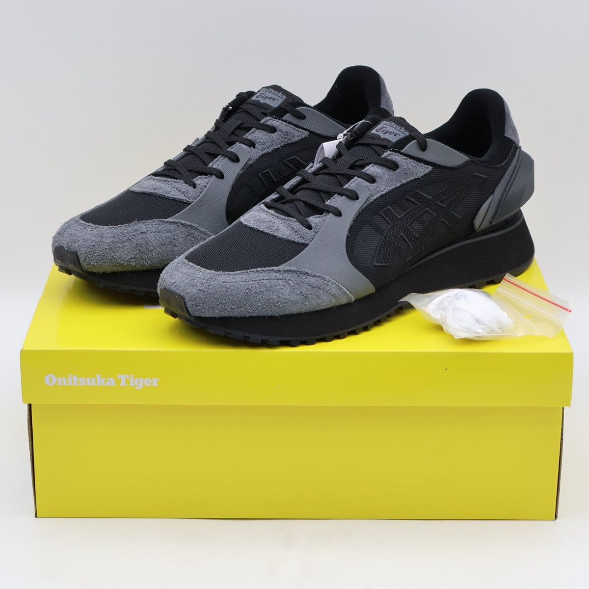 1183B555-001 Onitsuka Tiger Moage CO Black Carrier Grey (Men's)