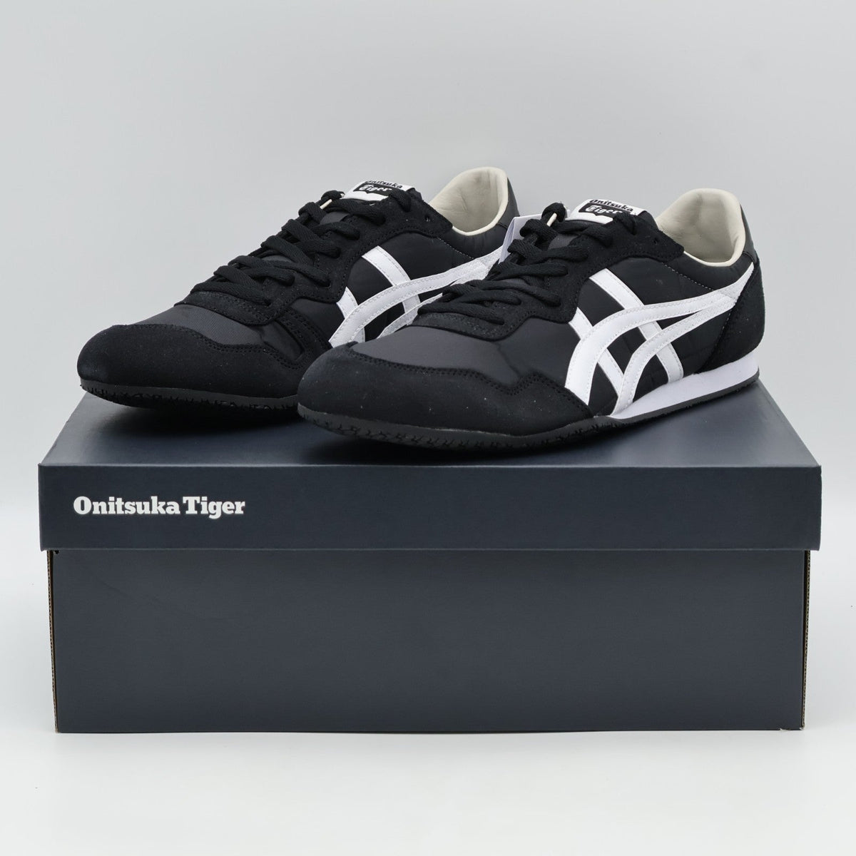 1183B400-001 Onitsuka Tiger SERRANO BLACK WHITE (Men's)