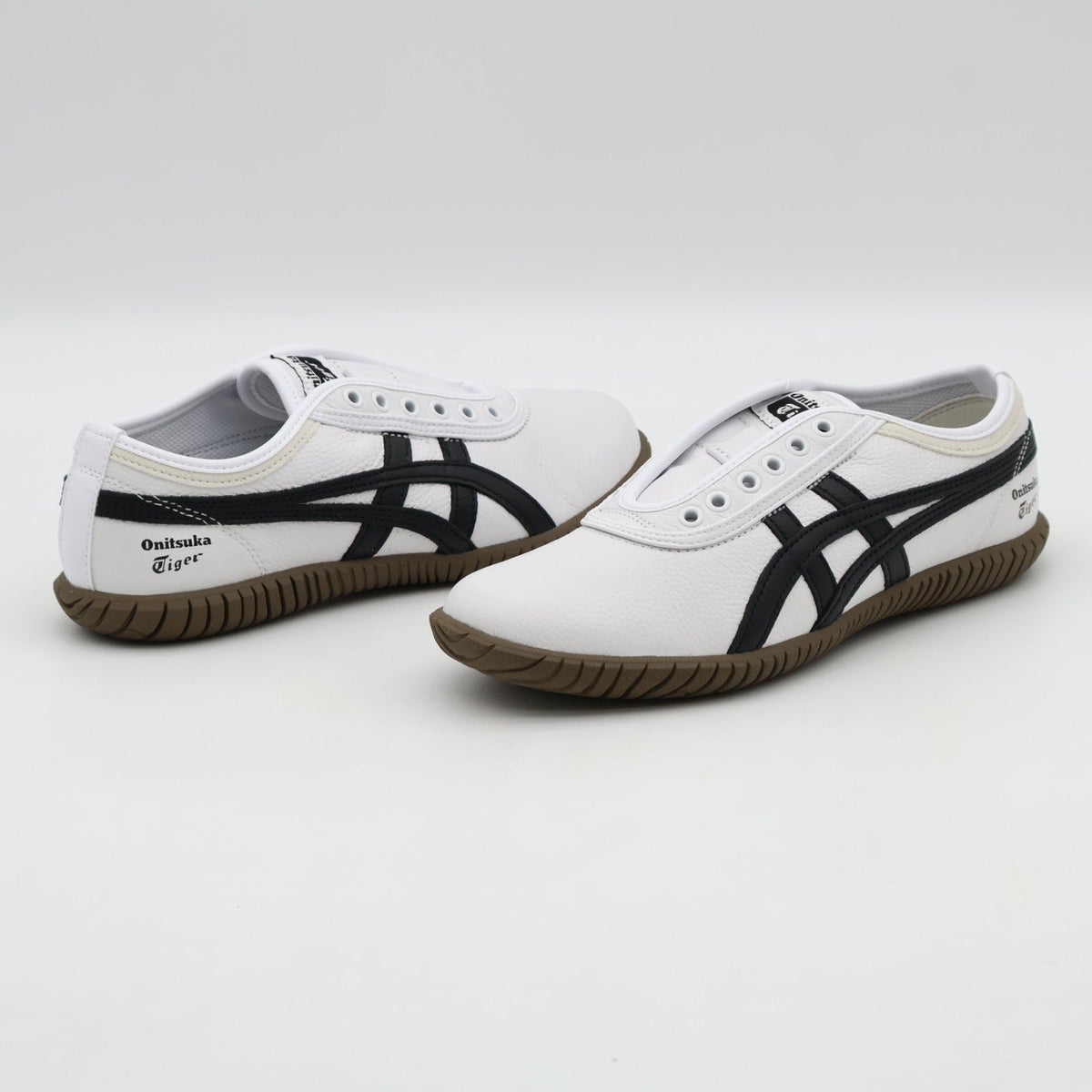 1183C529-101 Onitsuka Tiger Tsunahiki Slip On White Black (Men's)