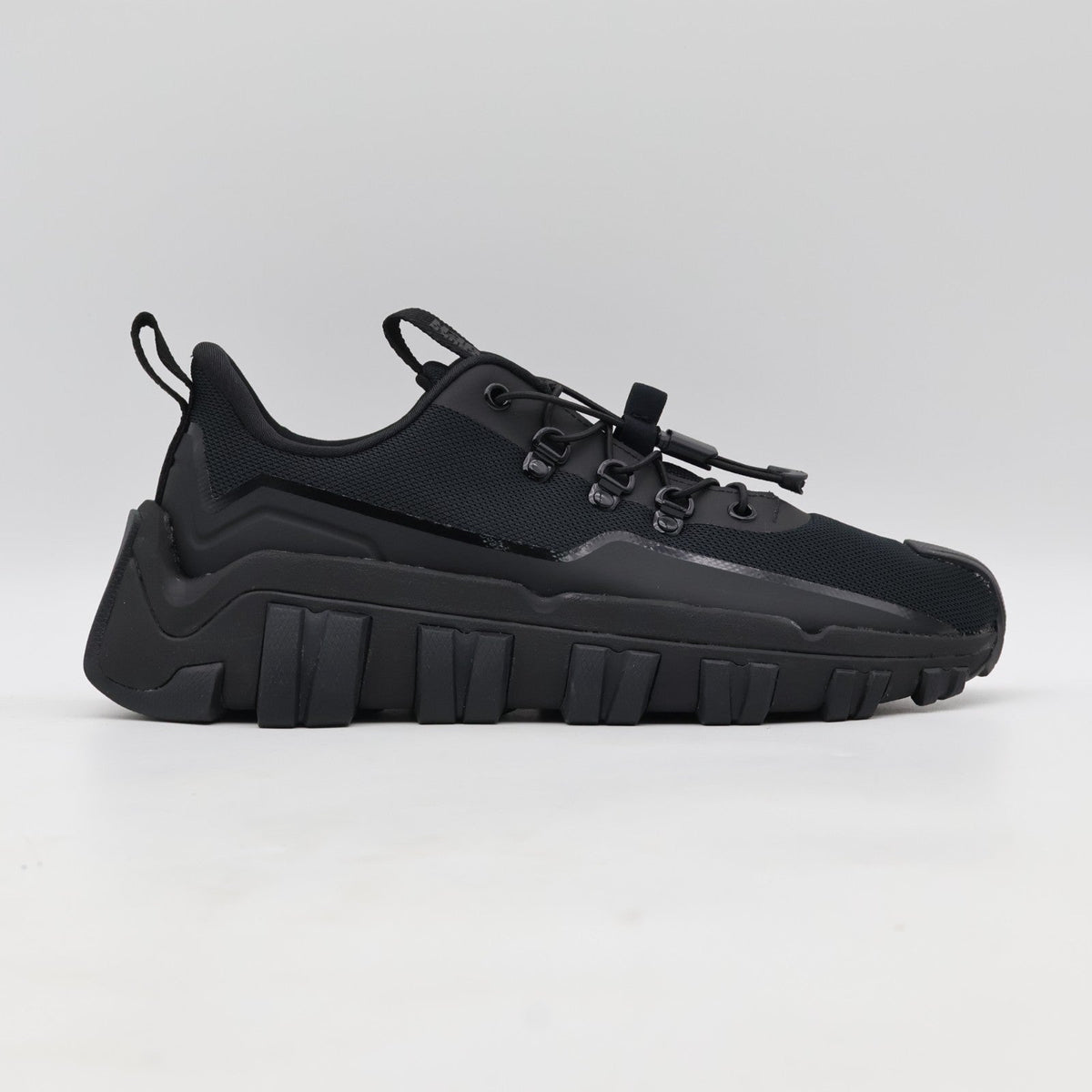 1183C450-001 ONITSUKA TIGER CRESTY FLEK BLACK BLACK (Men's)