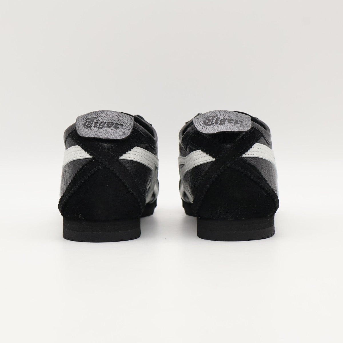 1182A465-001 Onitsuka Tiger NIPPON MADE Mexico 66 Deluxe Black White (Women's)