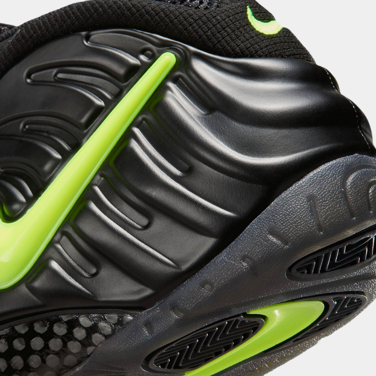 Air Foamposite Pro Voltage Mens Basketball Shoes (Black/Voltage Yellow)