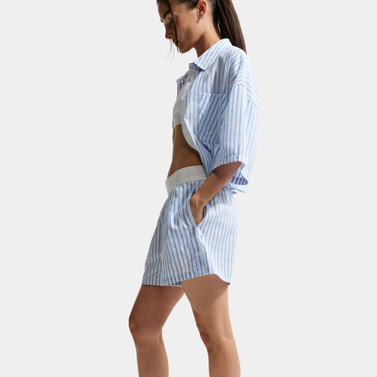 Sportwear Chill Poplin Loose Mid Rise Stripe Womens Shorts (Light Photo Blue/Hydrogen Blue/Summit White)