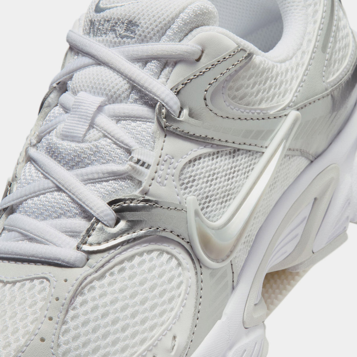 V5 RNR Reflective Accents Womens Running Shoes (White/Metallic Platinum/Pure Platinum/Metallic Silver)