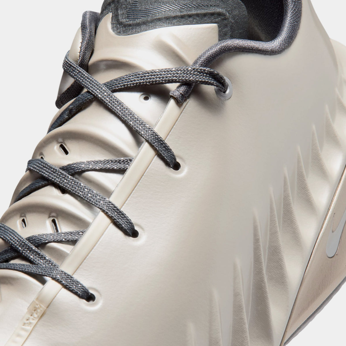 G.T. Cut 4 Rob Dilingham Mens Basketball Shoes (Metallic Silver/Iron Grey)
