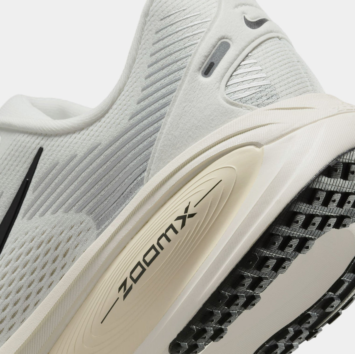 Vomero 18 Mens Running Shoes (Summit White/Black/Coconut Milk)