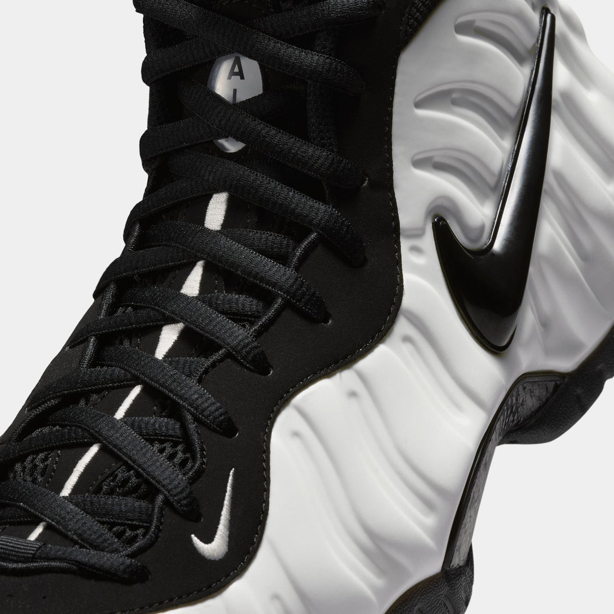 Air Foamposite Pro Glow In The Dark Mens Basketball Shoes (Summit White/Black)