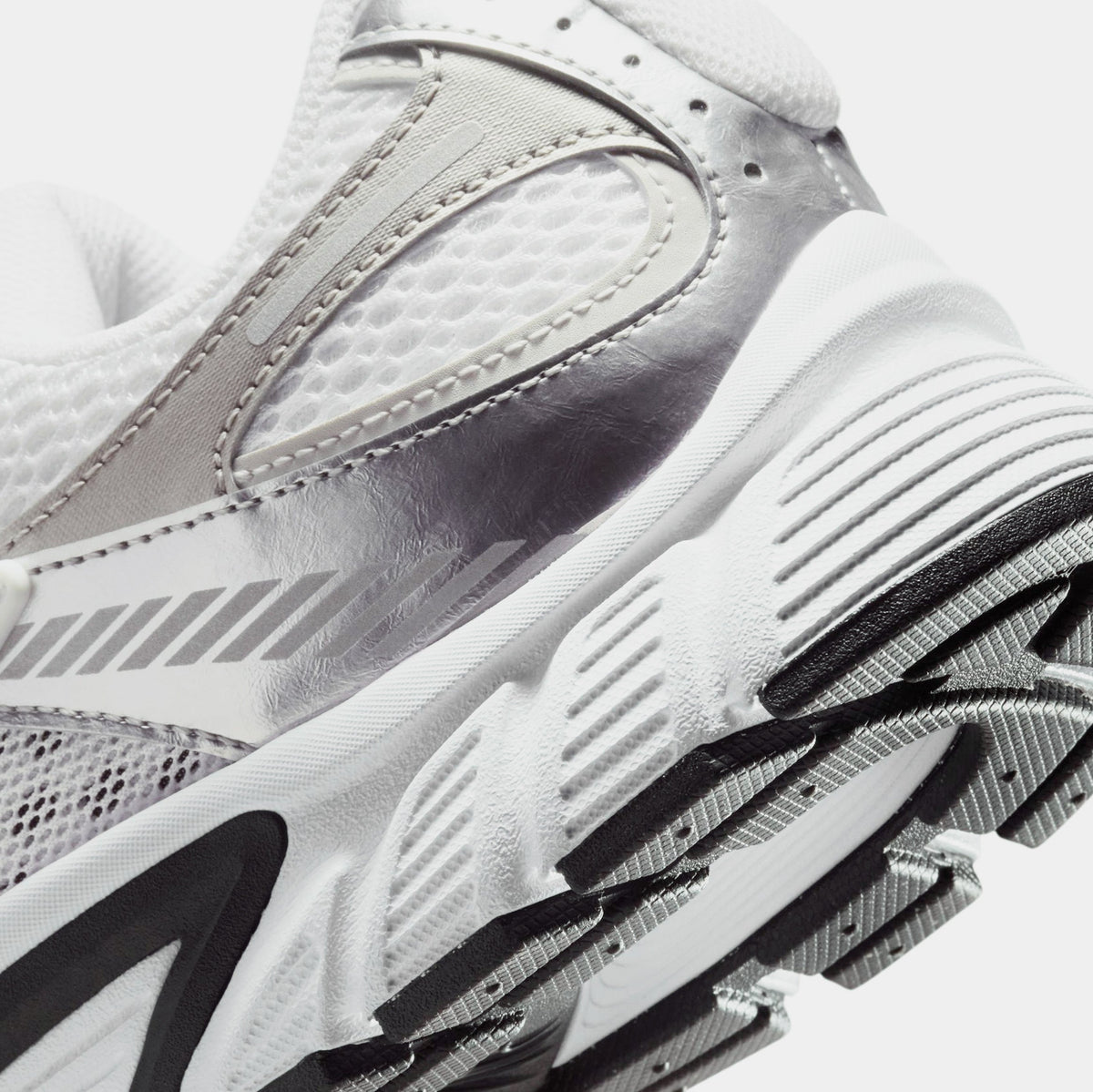 V5 RNR Mens Running Shoes (White/Black/Vast Grey)