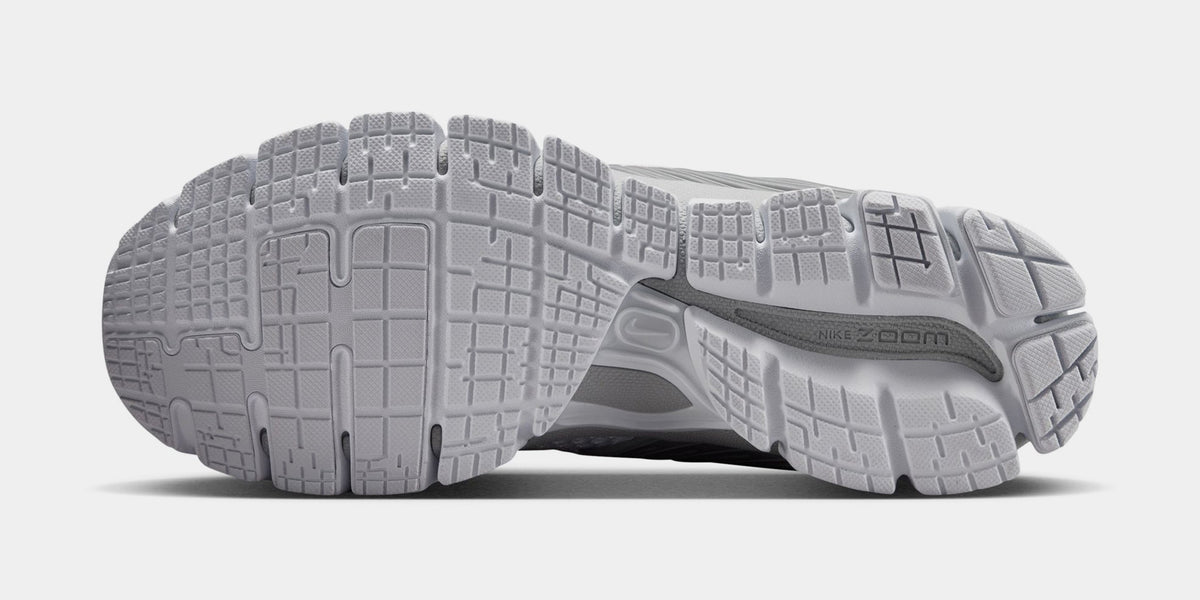 Zoom Skylon 11 Womens Running Shoes (White/Metallic Silver/Grey Fog)