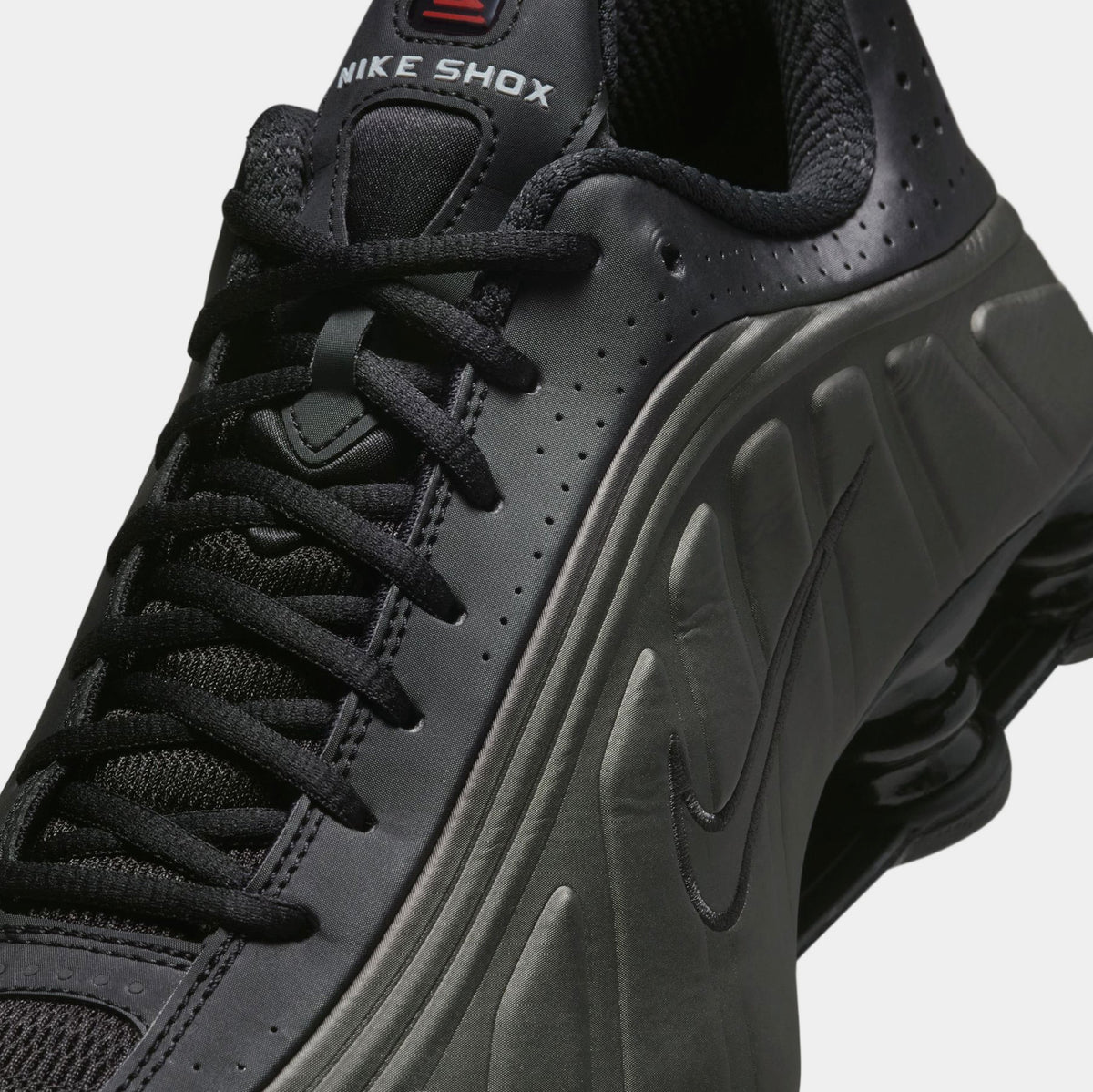 Shox R4 Mens Running Shoes (Black)