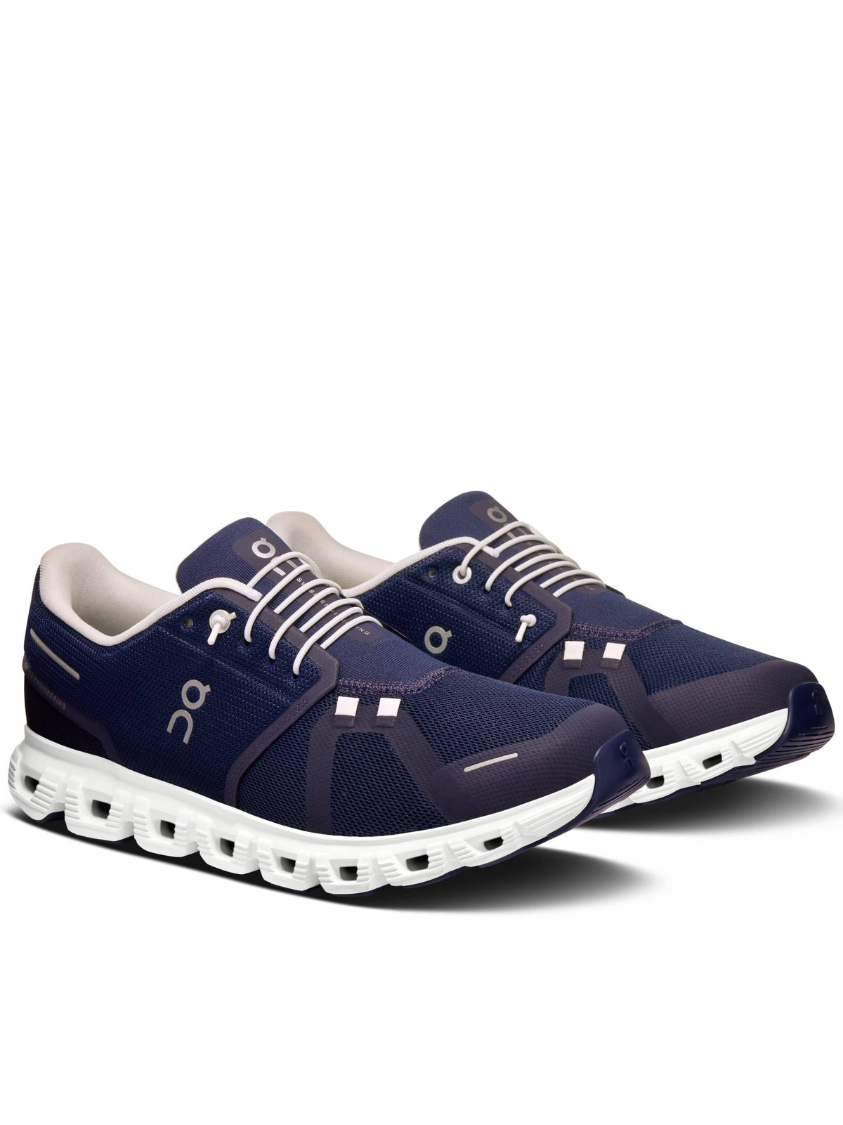Low-Profile Sneakers with Breathable Mesh Upper and Flexible Sole