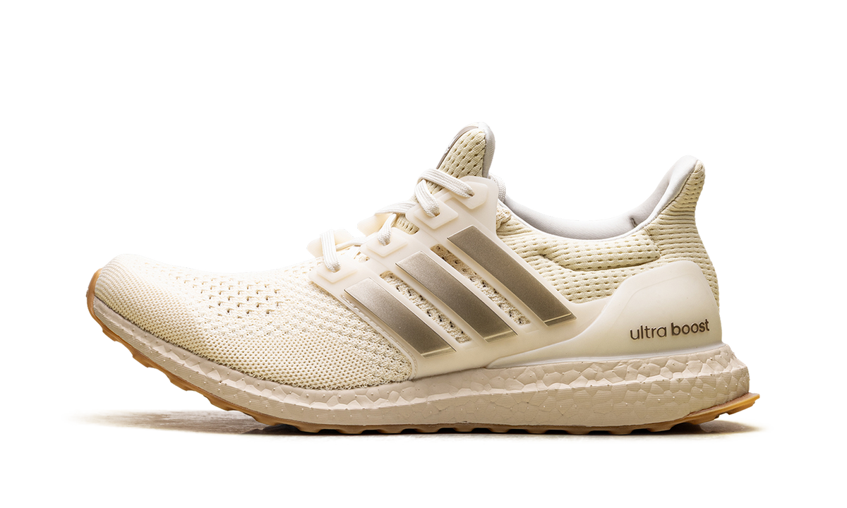 UltraBoost 1.0 WMNS "Warm Vanilla Cyber Metallic" JS1265