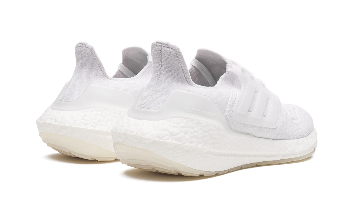 ULTRABOOST 22 WMNS "Triple White" GX5590