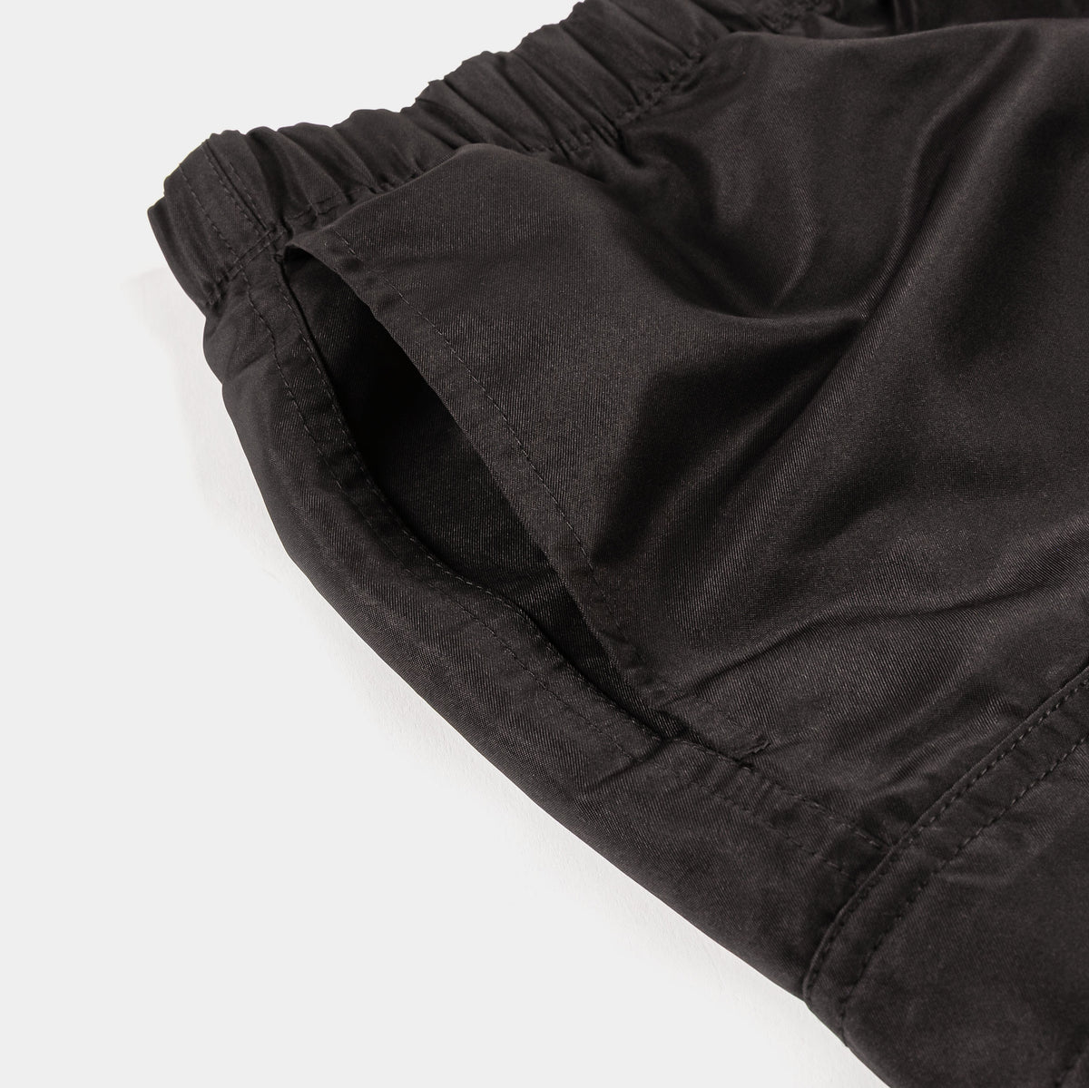 Voyage Solid Cargo 7" Volley Mens Shorts (Black/White)