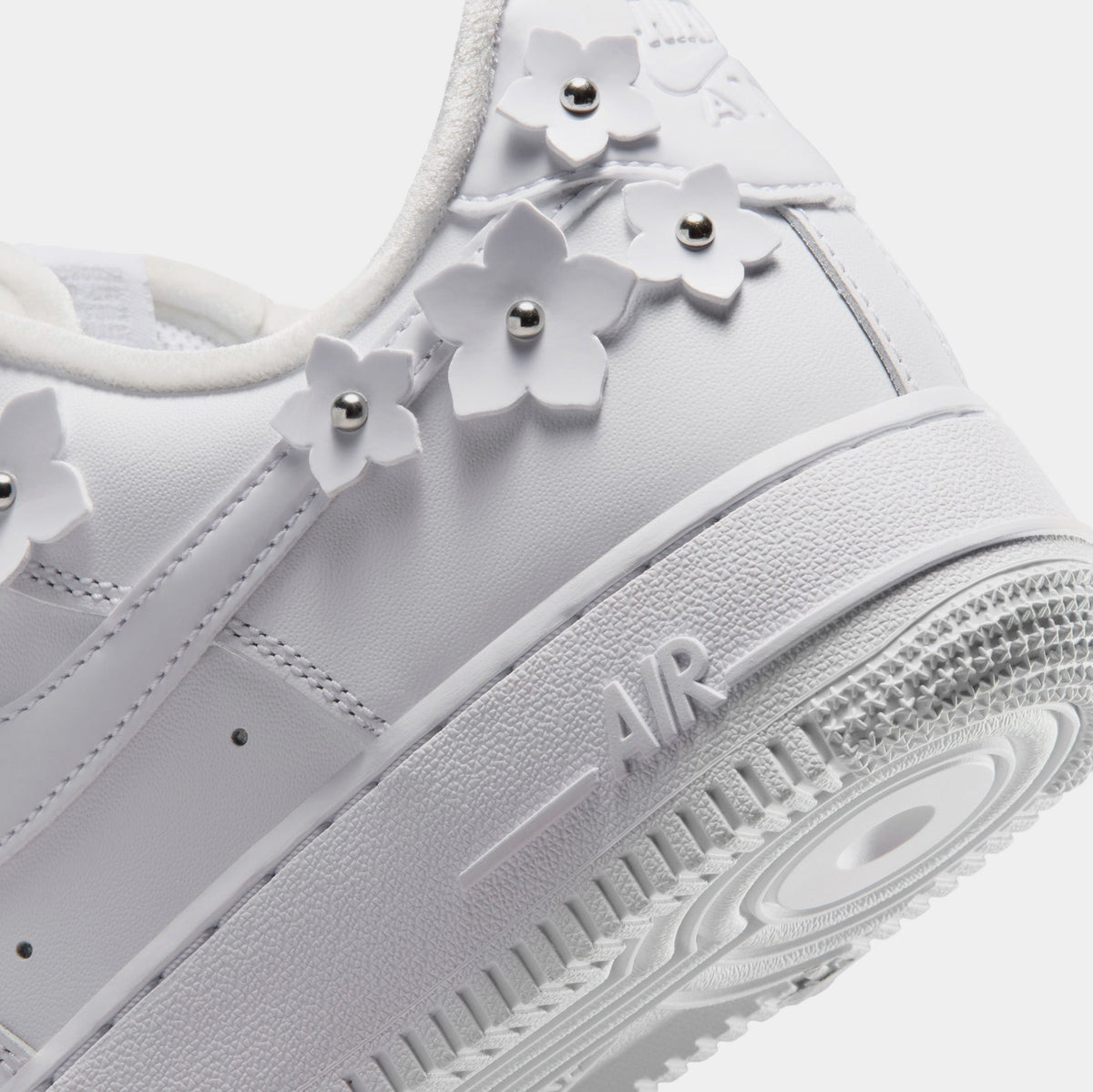 Air Force 1 '07 Florette Womens Lifestyle Shoes (White/Wolf Grey/Metallic Silver)