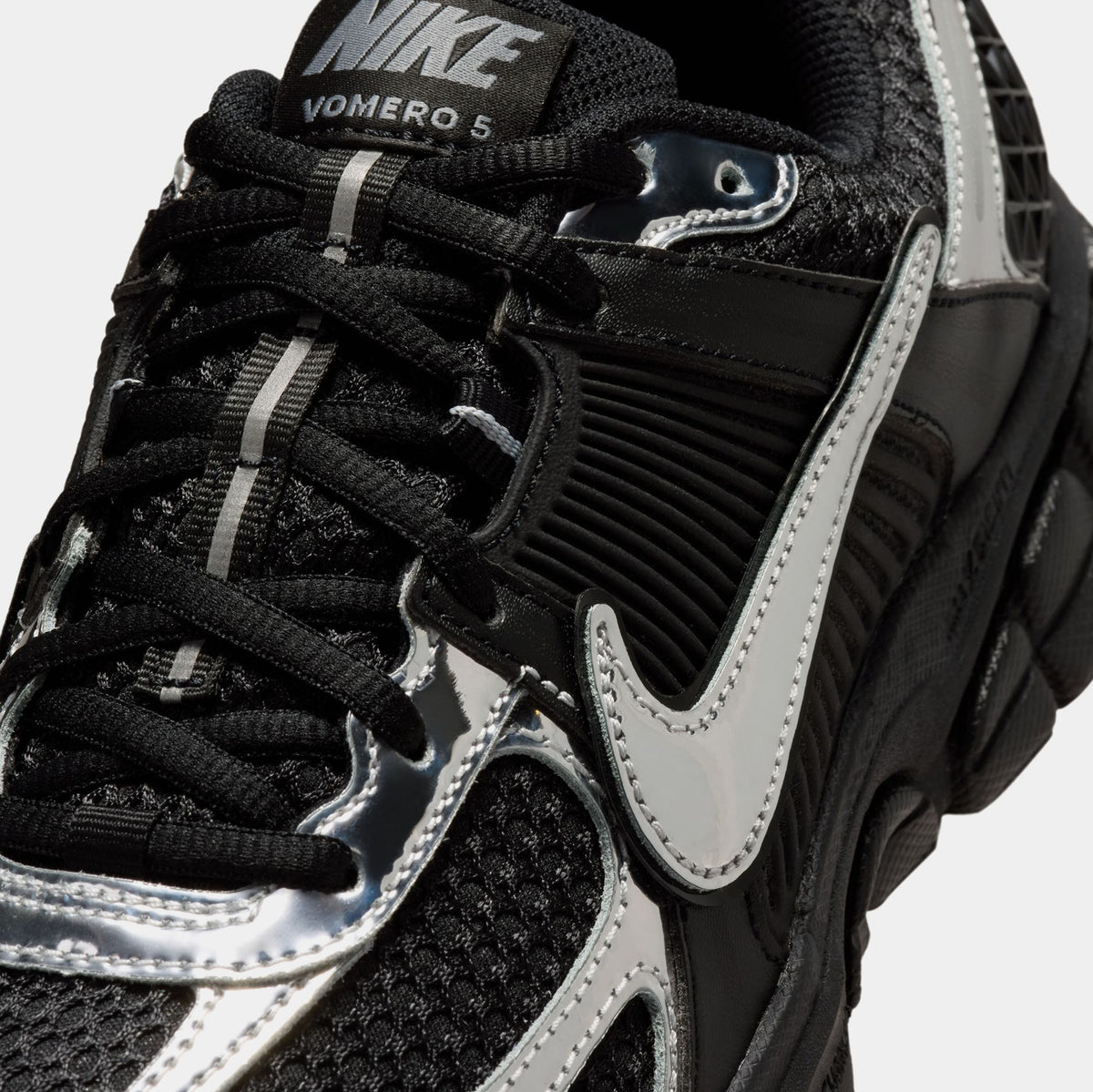 Zoom Vomero 5 Chrome Womens Running Shoes (Black/Cool Grey/White/Metallic Silver)