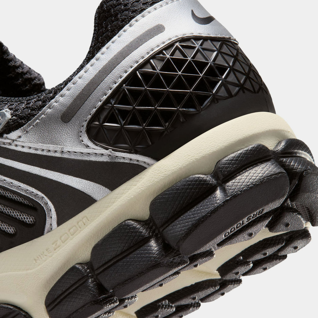 Zoom Vomero 5 Mens Running Shoes (Black/Chrome/Metallic Silver)