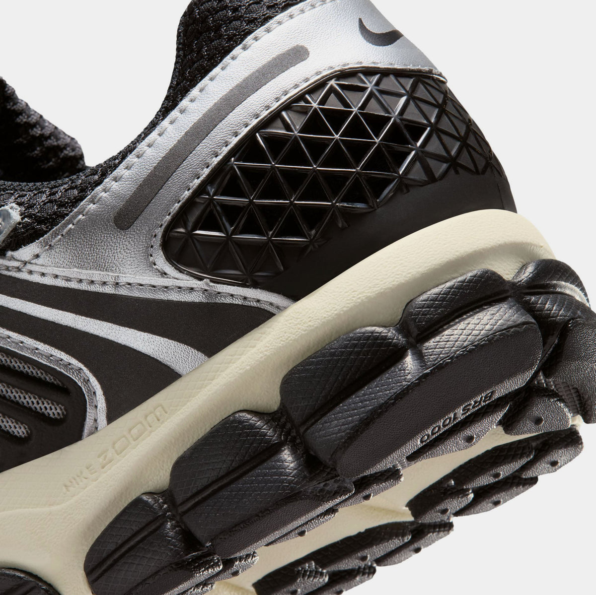 Zoom Vomero 5 Mens Running Shoes (Black/Chrome/Metallic Silver)