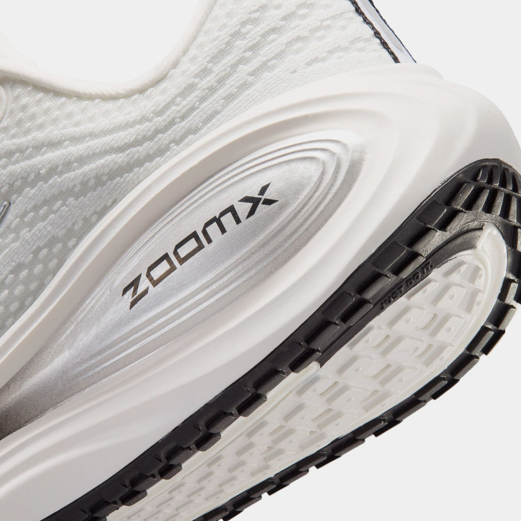 Vomero Plus Womens Running Shoes (Summit White/Sail/Anthracite/Metallic Silver)