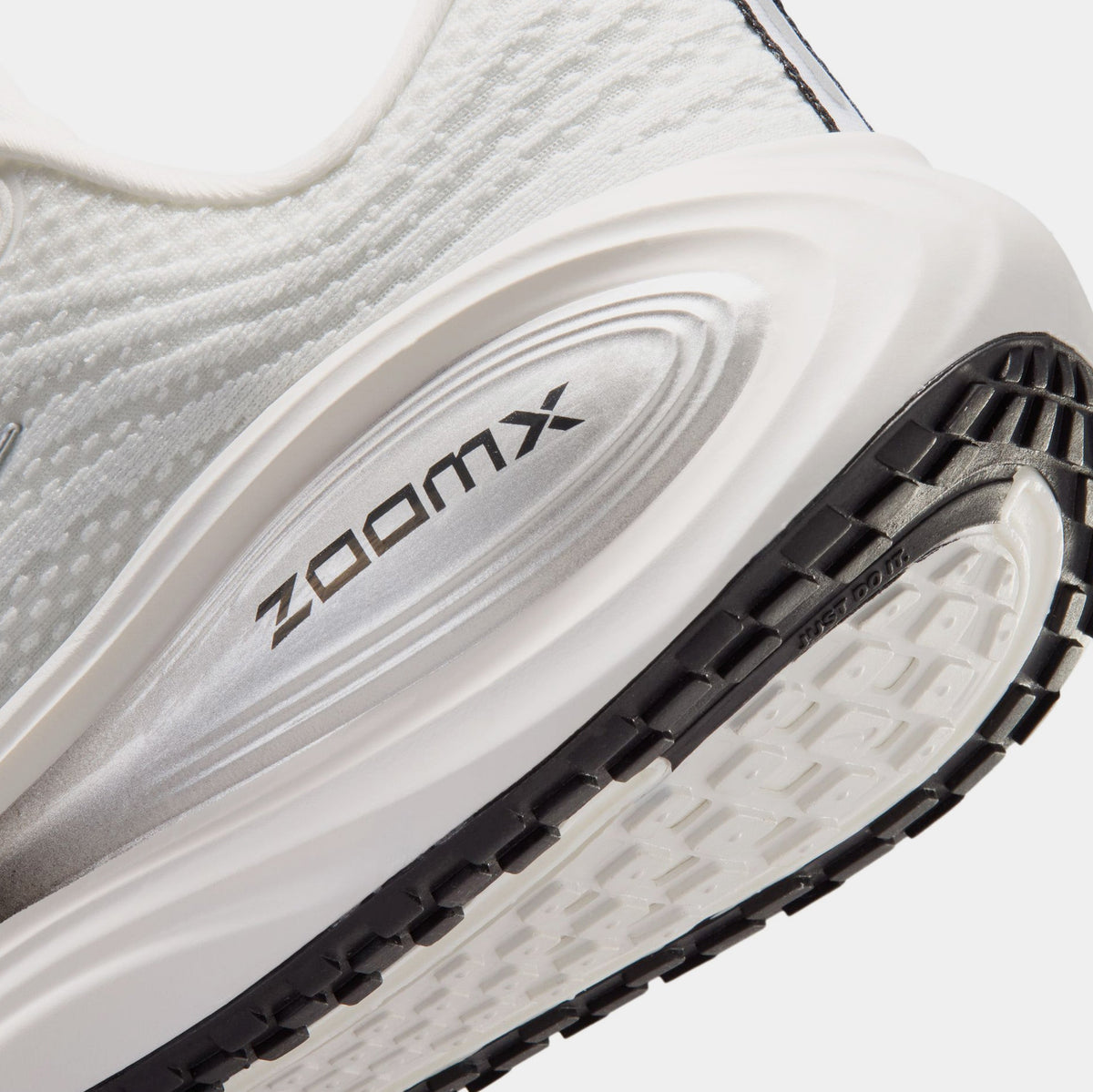 Vomero Plus Womens Running Shoes (Summit White/Sail/Anthracite/Metallic Silver)