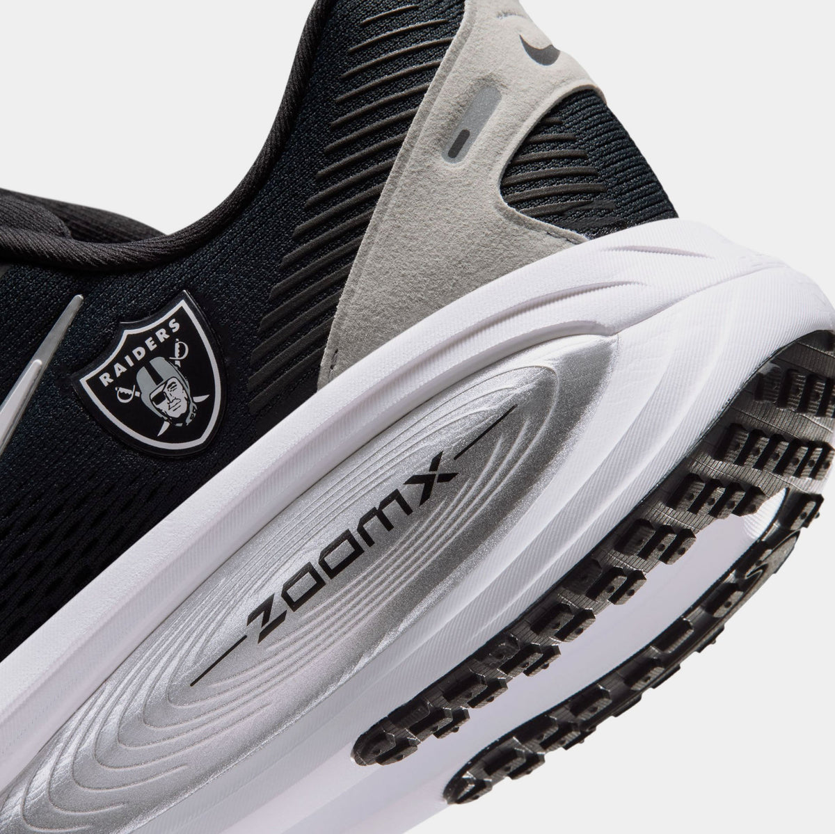 NFL x Vomero 18 Las Vegas Raiders Mens Running Shoes (Black/White/Metallic Silver)