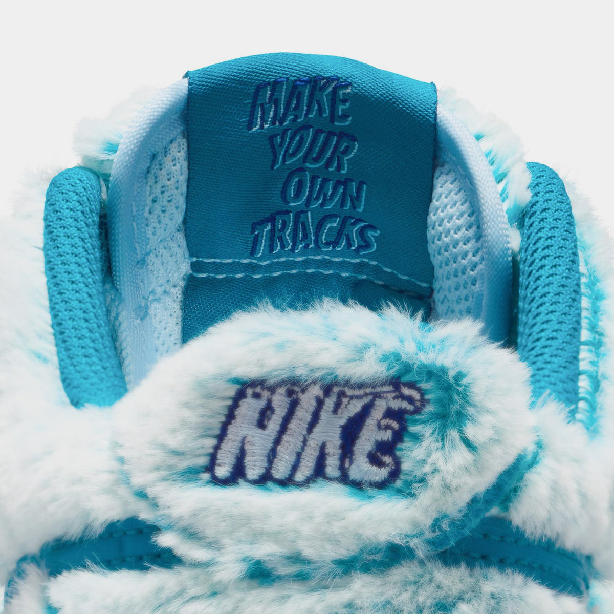 Dunk Low Abominable Snowman Grade School Lifestyle Shoes (Blue)