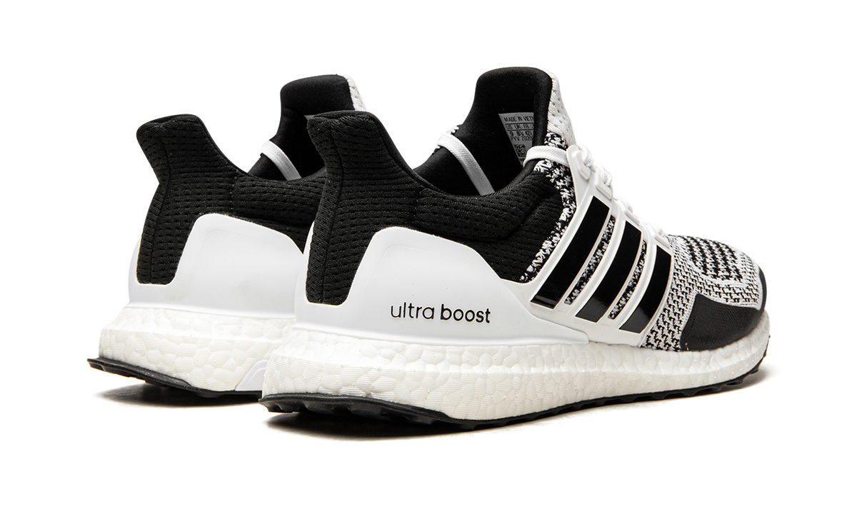 UltraBoost 1.0 DNA "Cookies And Cream" H68156