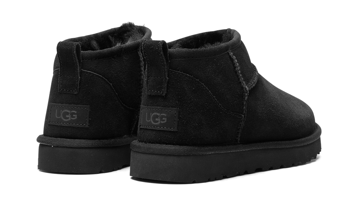 CLASSICS ULTRA MINI WMNS "Triple Black" 1116109 BLK