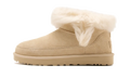 Classic Ultra Mini Chalet Boot WMNS "Sandcastle" 1173832 SNDCS